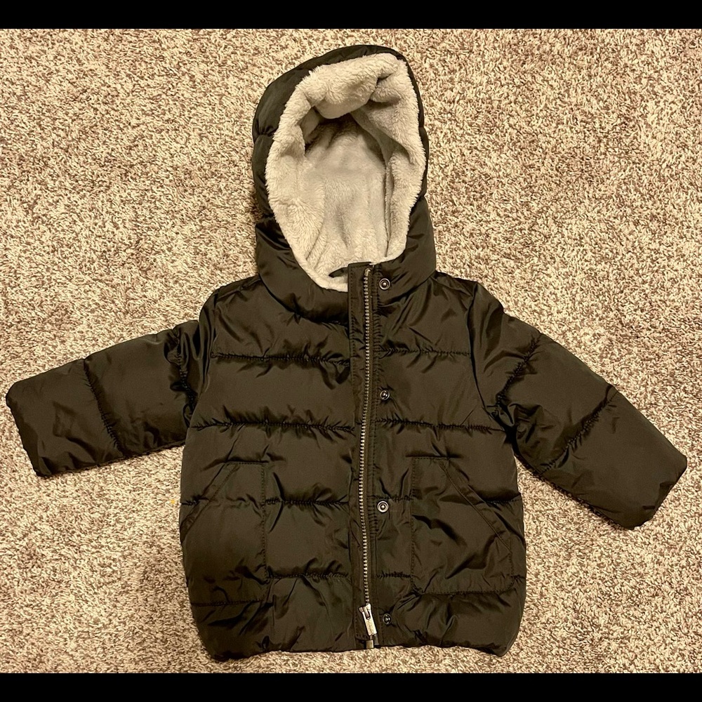 NWOT. Old Navy Hooded Puffer Jacket. Black & Grey. 12-18 Months.